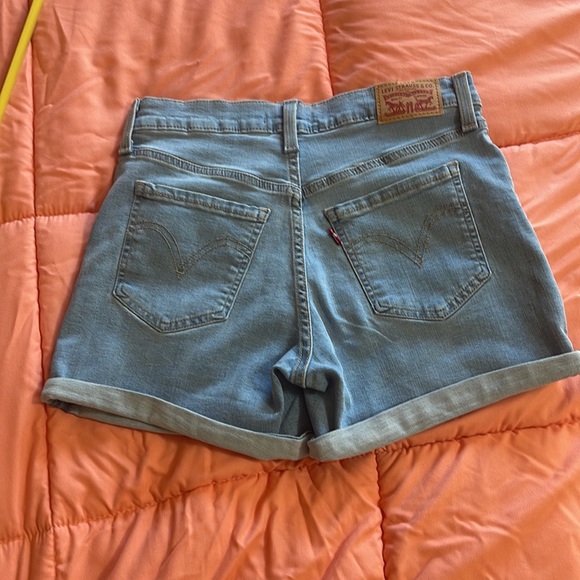 Genuine Levi's Women's Mid-Rise Mid-Length Jean Shorts Red Tab - Picture 6 of 8